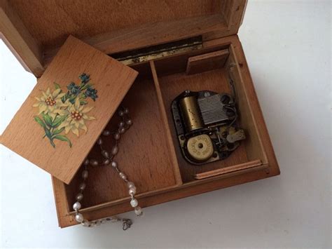 Vintage Austrian Tyrol Music Box Jewellery Box Wind Up Musical Box