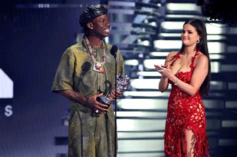 Rema Faz Hist Ria No Mtv V Deo Music Awards E Vence O Pr Mio De Melhor