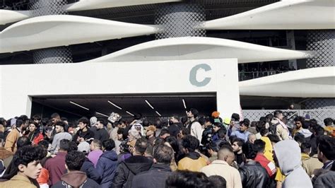 Un Muerto Y Decenas De Heridos En Una Estampida Frente A Un Estadio En Irak