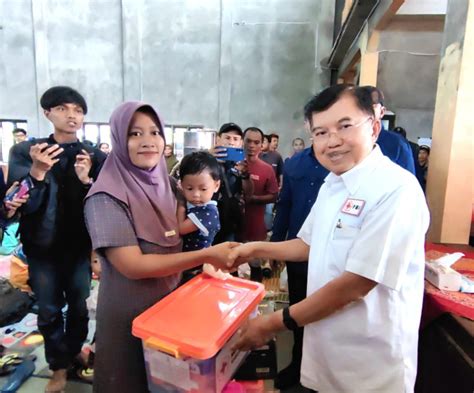 JK Kunjungi Korban Banjir Di Demak Berikan Bantuan