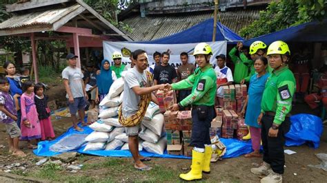 Sisir Titik Bencana Relawan Pt Bsi Bantu Korban Tsunami Banten