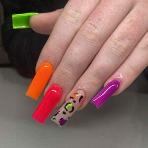 35+ Bold & Beautiful Designs For Neon Purple Nails