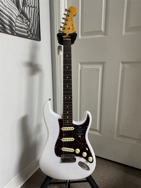 Fender American Ultra Stratocaster With Rosewood Fretboard Arctic