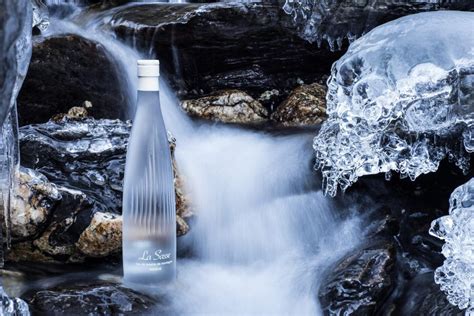 une nouvelle eau de source embouteillee  megeve actumontagne