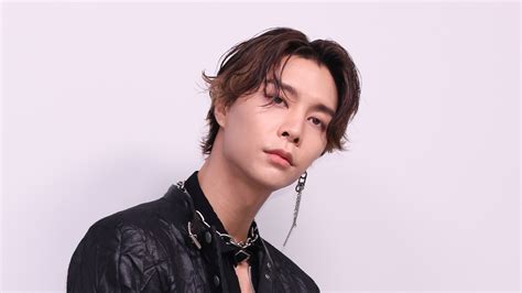 Nct S Johnny Skipped The Shirt For His Paris Fashion Week Debut — See Photos Teen Vogue