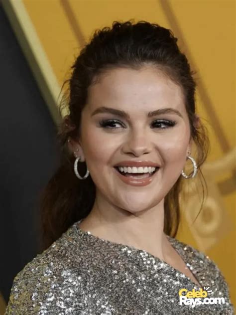 Selena Gomez Bio Wiki Career Height Age Social Media Accounts