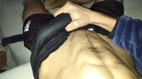 无聊的大鸡巴帅哥享受夜间按摩并取出精子 Pornhub Gay