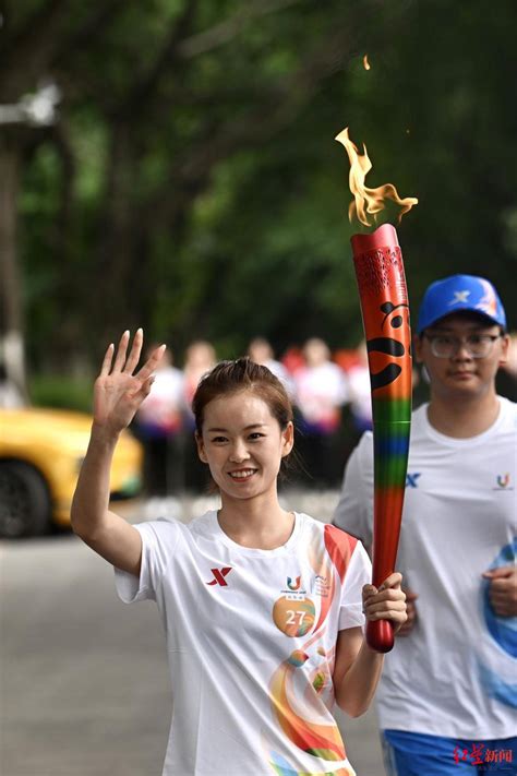 我是大运火炬手丨“竞走女神”杨家玉：预祝学弟学妹们在大运赛场为国争光成都红星女子