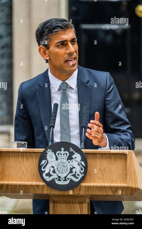 London UK 25th Oct 2022 Rishi Sunak Arrives In Downing Street As