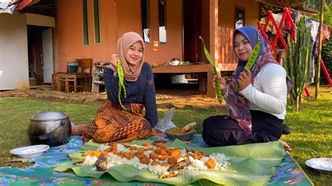 Makan Nasi Liwet Di Rumah Tengah Sawah Bareng Gadis Desa Cantik Maknyos