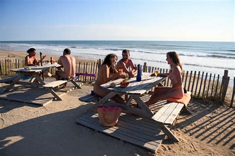 Les Plus Belles Plages Naturistes Pour Se Baigner Et Bronzer Nu E