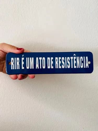 Rir É Um Ato De Resistência