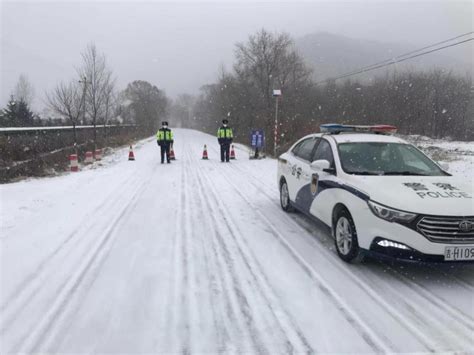 以雪为令！延边公安交警雪天执勤保通畅，守护平安出行路！澎湃号·政务澎湃新闻 The Paper