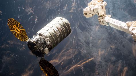 Ravitaillement De Liss Par Le Lanceur Antares Et La Capsule Cygnus