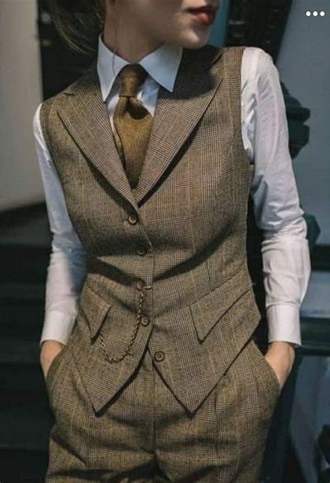 Pin de Enola Feraille en Peaky blinders Trajes de pantalón para mujer