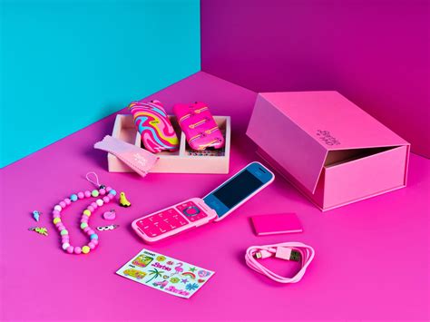 Hmd Officially Unveils Barbie Themed Retro Flip Phone Lowyat