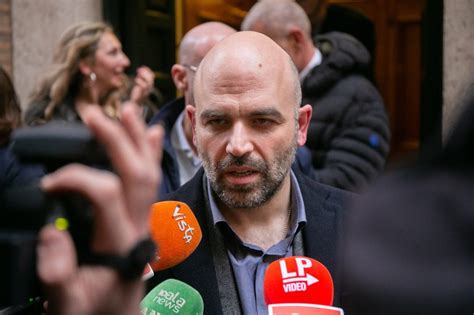 Sanremo Roberto Saviano Attacca La Rai Il Comunicato Non Riequilibra