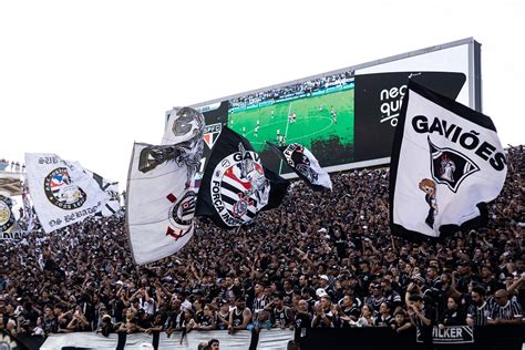 Gaviões da Fiel chama diretoria do Corinthians de sem vergonha após