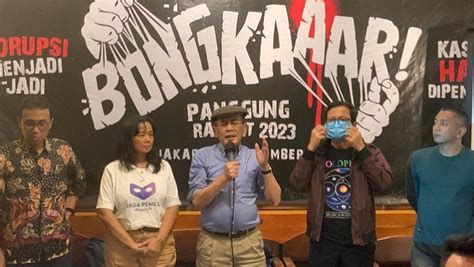 Panggung Rakyat Di GBK Faisal Basri Gerakan Kebudayaan Sapu Bersih