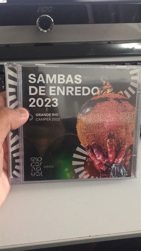 Espaço Aberto Enfim chegou o CD Galeria do Samba As escolas de