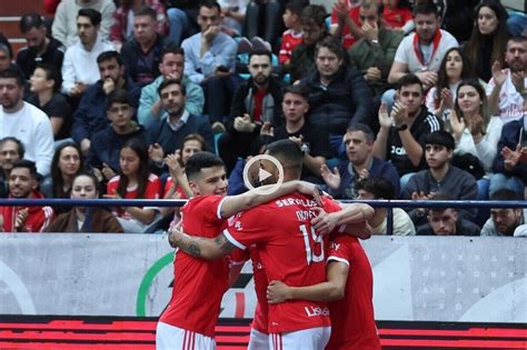 Benfica Sua Mas Vence Na Estreia Do Lusit Nia Dos A Ores