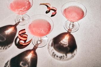 French Martini With Chambord And Champagne Simple Recipes Lovetoknow