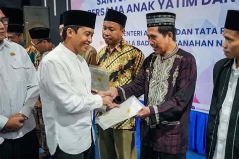 Bagikan Sertipikat Tanah Wamen Atr Sebut Nu Dan Muhammadiyah Tulang