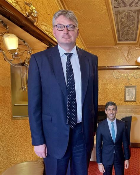 Daniel Kawczynski Tallest Mp Poses For A Photo With Rishi Sunak