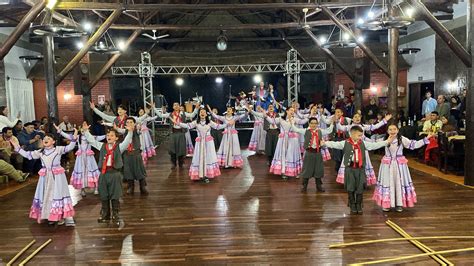 Apresentação da Invernada Mirim no C T G Candeeiro do Pago 13 05