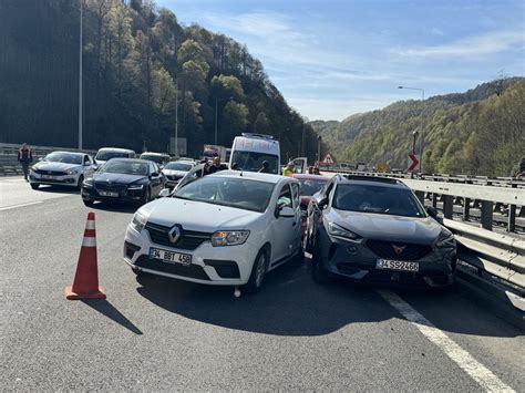 Anadolu Otoyolu nun Bolu geçişinde zincirleme trafik kazası ulaşımı