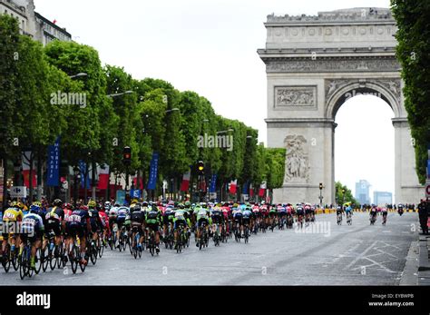 Paris France July 26 2015 The Riders Heading Towards The Arc De