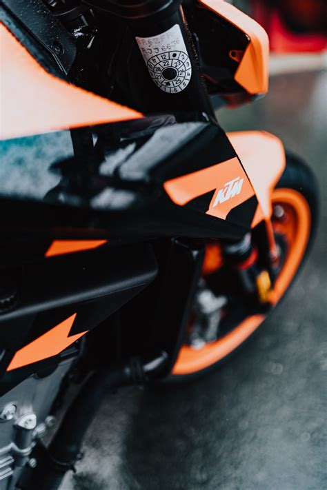 Ktm Duke Gp Mid Naked Vergleichstest