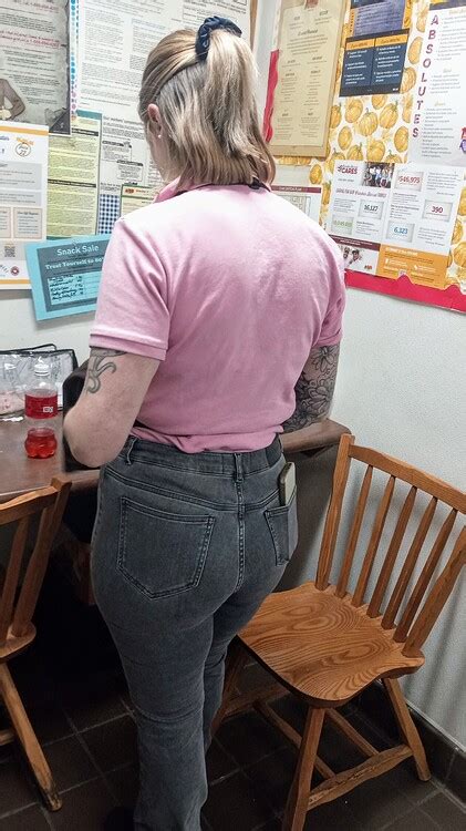 HOT Waitress Coworker Big Round Ass Tight Jeans Forum