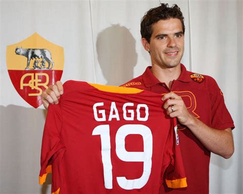 Foto Gago Presentado Como Nuevo Jugador De La Roma Sportyou