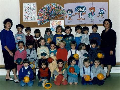 Photo de classe Petite Section Maternelle année 87 88 de 1988 Ecole