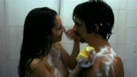 Naked Nur Al Levi in Sin vergüenza