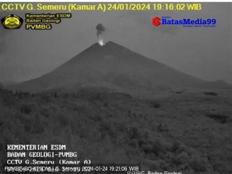 Gunung Semeru Kembali Semburkan Abu Vulkanik Setinggi 400 Meter