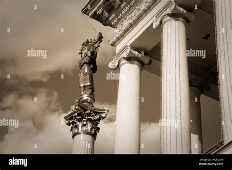 Kiev Ucrania Junio 06 2019 El Monumento De La Independencia