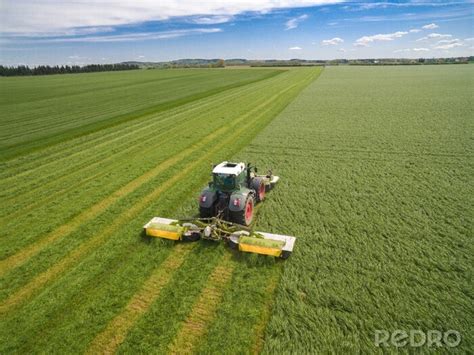 Bild Traktor aus der Vogelperspektive nach Maß myredro de