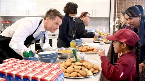 Premier Chris Minns Doubles Breakfast Program To 1000 While Touring