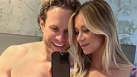 Olly Murs Bodybuilder Wife Amelia Poses In Bikini Days Before Due Date