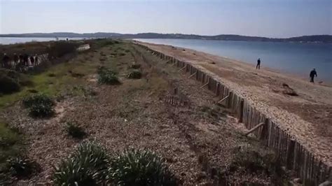 Vid Os Erosion Du Littoral Protection Du Tombolo Ouest De Giens