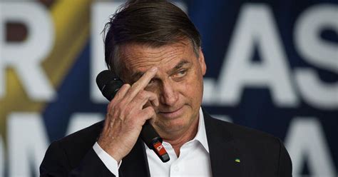 Vídeos de Bolsonaro dizendo ninguém vai pegar meu telefone viralizam