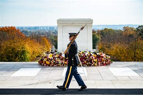 Tomb of the Unknown Soldier- Guide to Arlington's Tomb of the Unknown ...