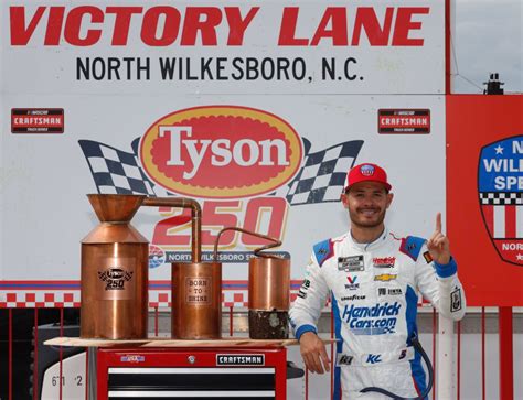 Kyle Larson Serves Up A Tyson Masterpiece News Media North