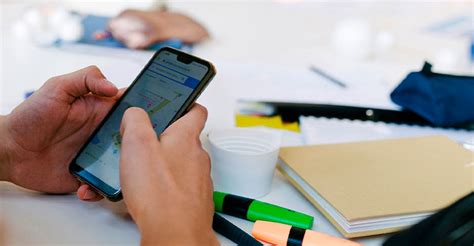 Uso de celular na escola prós e contras do acesso ao aparelho em sala