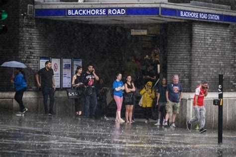 Violentas tormentas azotan Francia con frío lluvia y fuertes vientos