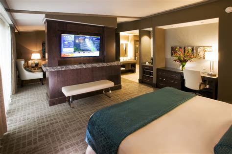 The Sweetest Suites in Springfield | Oasis Hotel & Convention Center