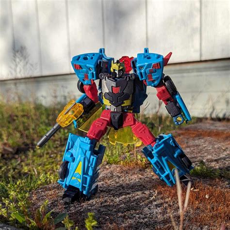 First look at Legacy United Cybertron Universe Hot Shot. : r/transformers