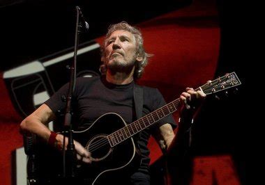 Roger Waters Brings Pink Floyd Masterpiece The Wall To Hartford